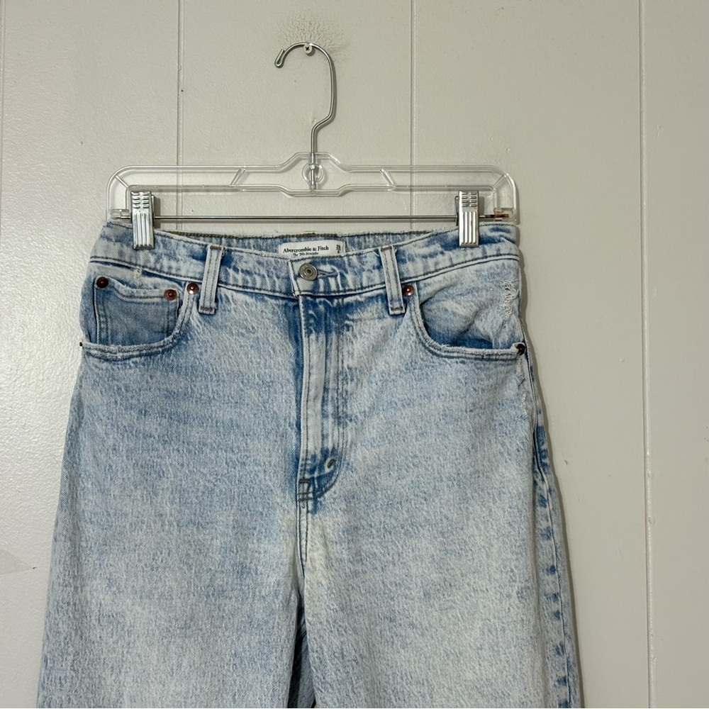 Abercrombie & Fitch 90’s Straight Ultra High Rise Jeans Light Wash Size 6 / 28 - Picture 2 of 10